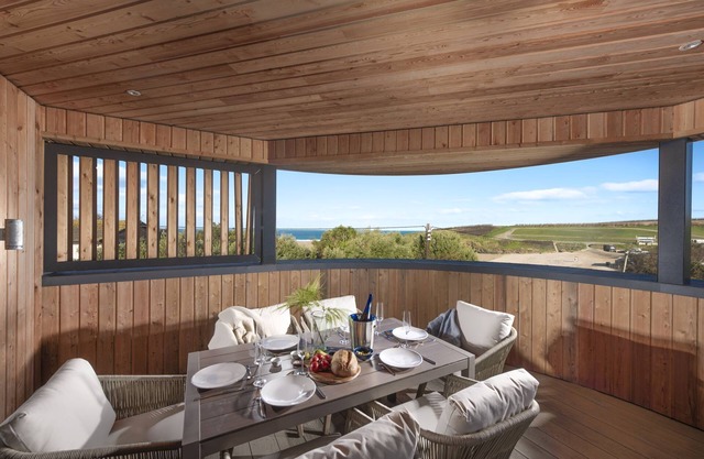Harlyn Penthouse - A superb sea view duplex penthouse just metres from the beach, with two terraces