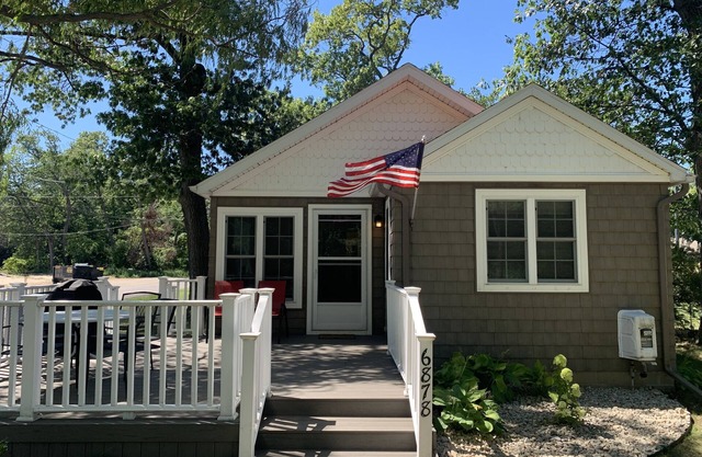 Harper’s Hangout- Cute, cozy Caseville cottage!