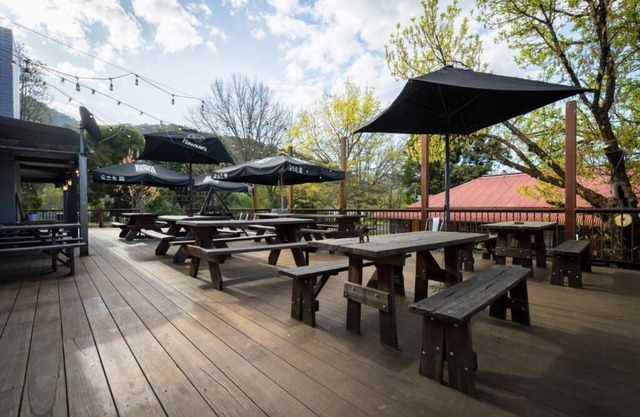 Harrietville Snowline Hotel