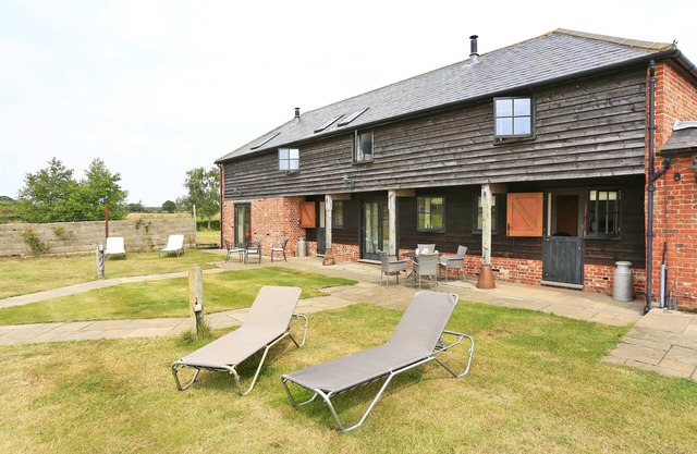 Harrow Cottage - Two Bedroom House, Sleeps 4
