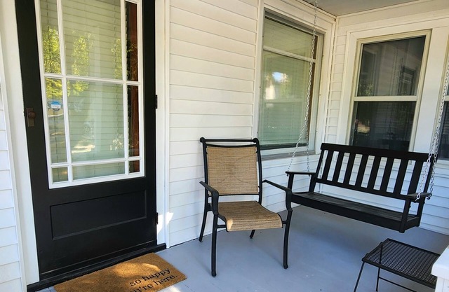 Hart House/One Bed, 1 Ba, St Mary's Mayo Clinic from the Front Porch