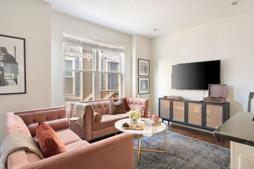 Hart Suite Buyout 7 by AvantStay Two Nashville Town Houses w Stunning Amenities Design