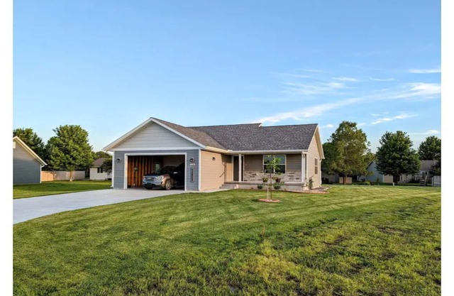HARVEST COTTAGE Cozy home for family memories in a small town.