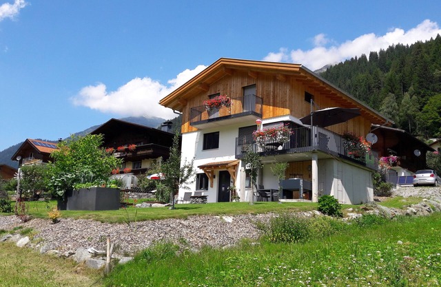 Haus Carmen, family-friendly 4 Edelweiss holiday apartment with BergePlus program