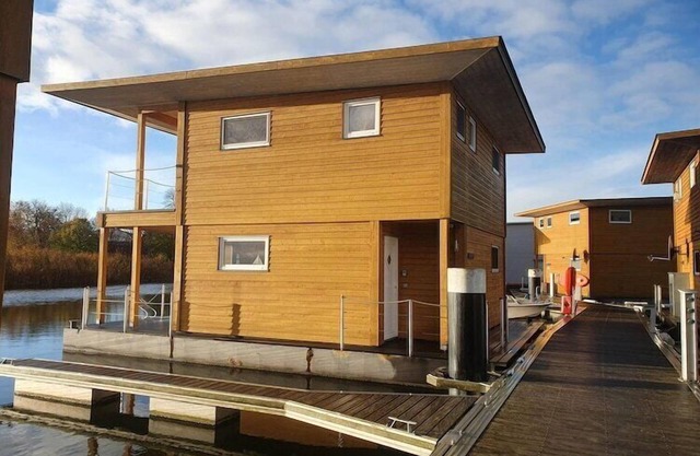 Hausboot in Kroeslin am Bodden