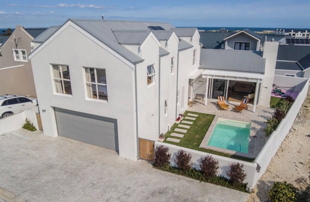Haven at Drake's Cove | Secure family home |Sparkling pool