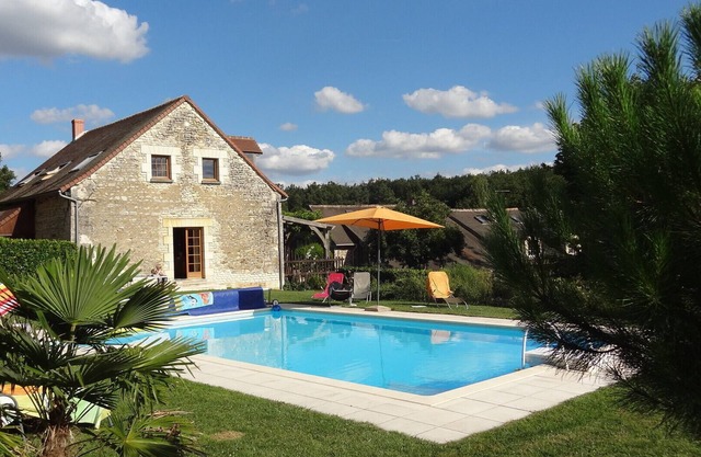 Haven of peace, sweet home, swimming pool, 7 beds between Tours and Poitiers