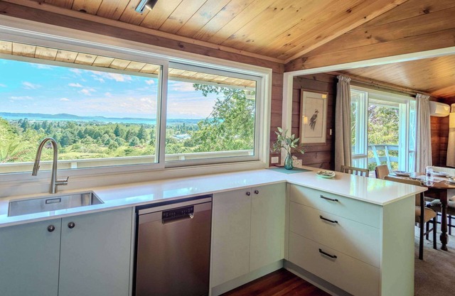 Haven on the Hill | Panoramic Views of Rotorua