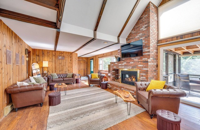 Haverhill Mtn Retreat: Hike, Ski, Relax in Hot Tub