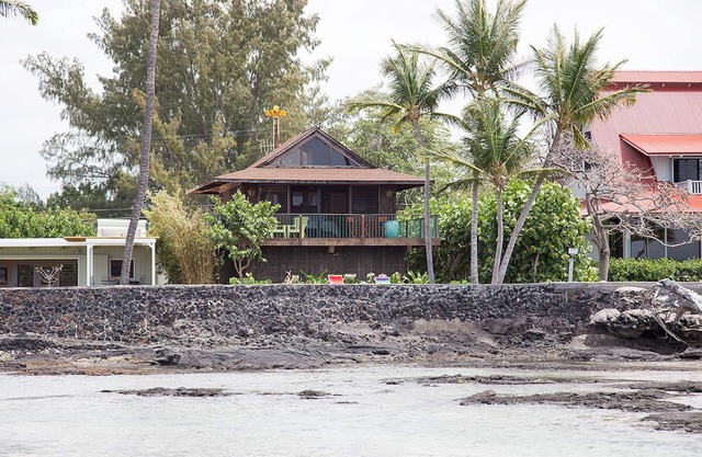 Hawaii Oceanfront 1-bedroom Cottage
