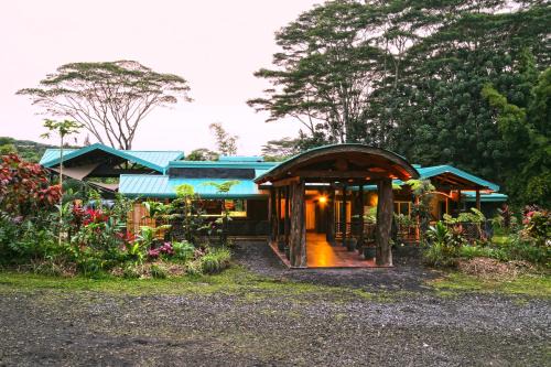 Hawaiian Sanctuary Eco Retreat Center