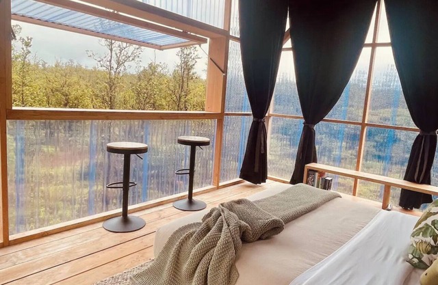 Hawaiian Treehouse, Peaceful Glamping Retreat