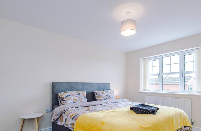 Hawarden Very Spacious/Detached/5 bed Driveway
