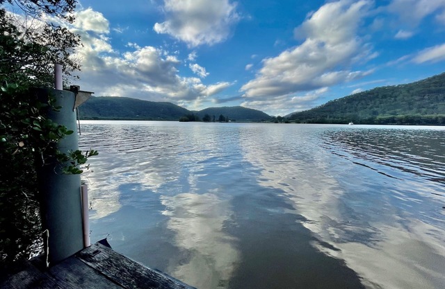 Hawkesbury River Cottage on Large Private Acres with Pontoon