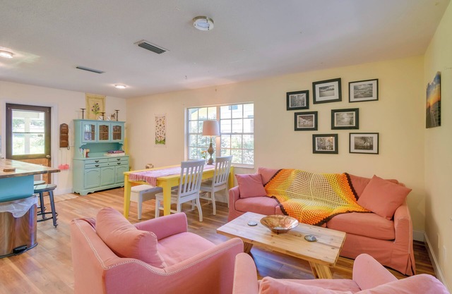 Hawthorne Retreat w/Casita + Lake Winnott Access!