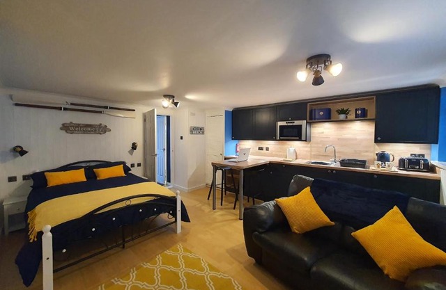Hayling Hideaway, private cosy annex near to beach
