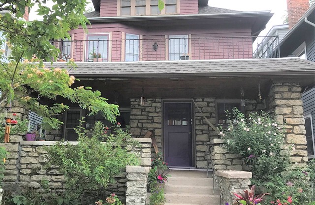 Heart of Elmwood Village - Entire Apartment - Historic beauty - 3-4 BR sleeps 8