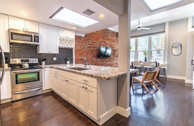 Heart of Gaslamp Luxury Interior | 2BR + Sleeps 5!
