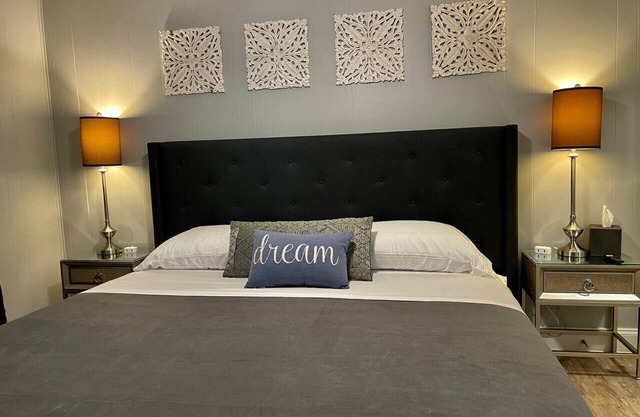 Heart of Henderson - Modern with Comfy King Bed