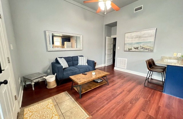 Heart of Mid-City, NOLA - 1 Bedroom w Office