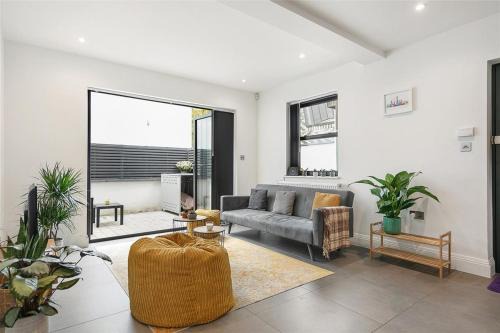 Heart Warming Getaway 1BR 1BA Private Patio