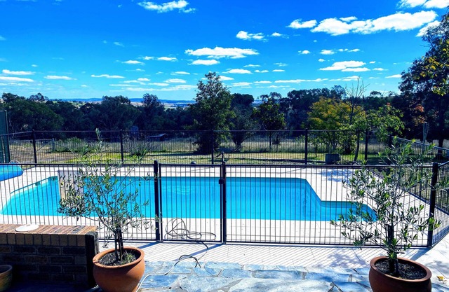 Heated Pool and Tennis Court for large groups