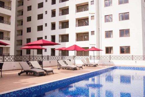 Heated Pool, Gym, Skyline Views & Natural Light - Cosy 1 bedroom in Kileleshwa