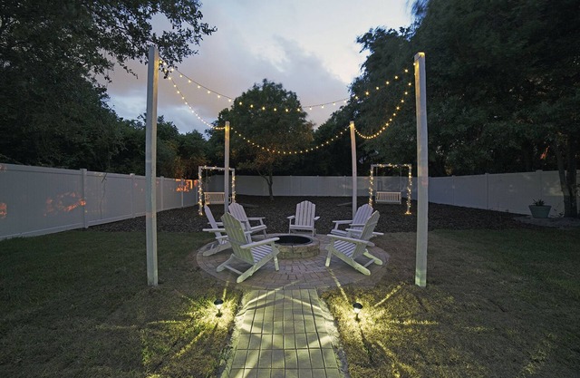 Heated pool house 4 miles away from the beach.