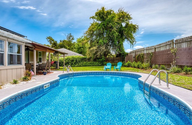 Heated Pool! Only 4 Miles to Downtown, 5 Miles to Beach, 1 Mile to Boat Ramp, $300 in Free Tickets!