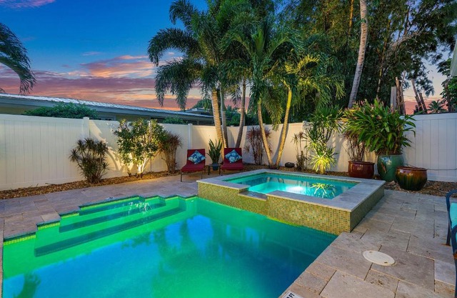 Heated Pool-Spa & Putting Green! Walk to The Ave, 1mi to beach!