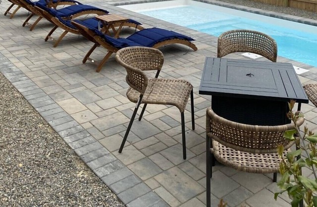 Heated Pool~ Steps to Ocean~ Fantastic Location! Fri-Fri *Families only