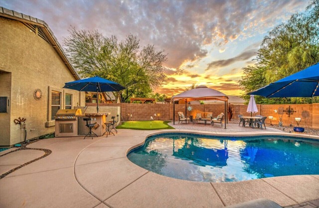 Heated Salt Water Pool Putting Green BBQ 4 Tv's