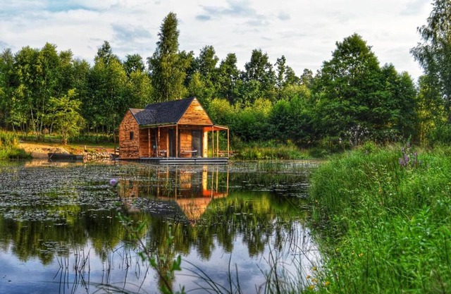 heather hut, off-grid cottage on a pond+2 ha