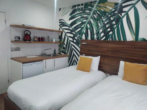 Heathrow Windsor Guest house with Airport parking