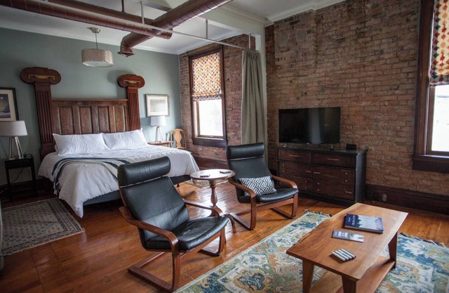 Heaven: Hip Downtown Livingston Loft