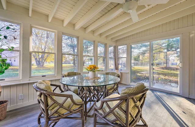 'Hedge House': Just 4 miles to Notre Dame!