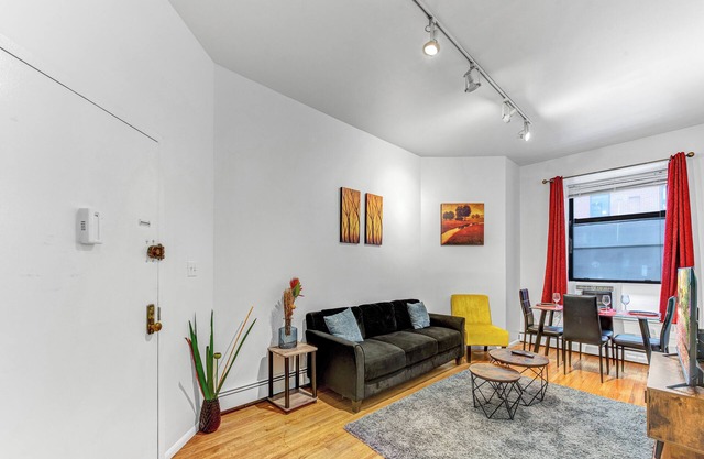 Hell's Kitchen Cozy 2BR Retreat