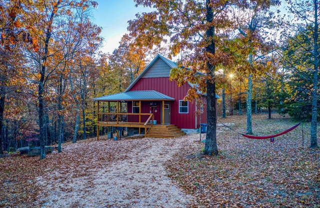 Hemmed-in-Hollow Cabin, Hikers Paradise with cell phone reception and wifi