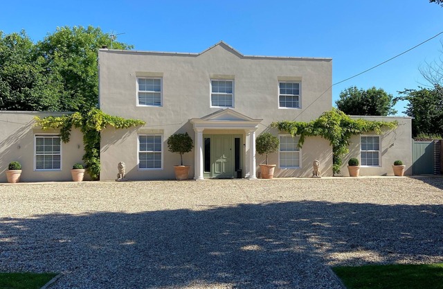 Hen Doo’s and Families *Jacuzzi * BBQ *Parking* Pool Table * Games room