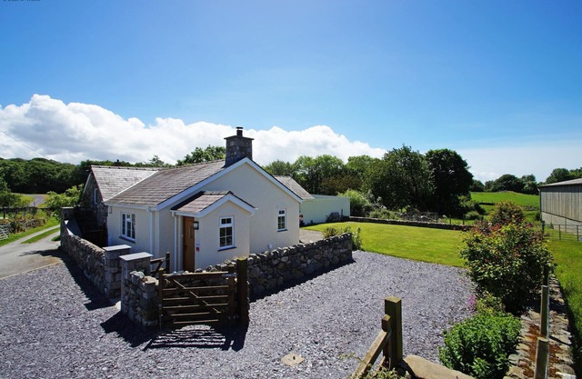 Hen Stabl Llanrug - Two Bedroom House, Sleeps 4