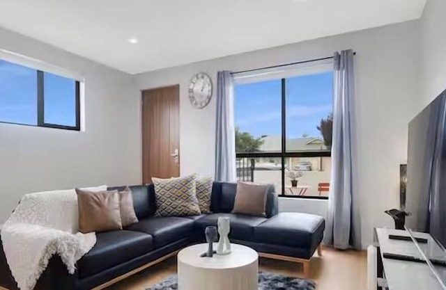 HENLEY BEACH:WHERE RELAXATION MEETS ADVENTURE BY THE SEA-NEAR AIRPORT