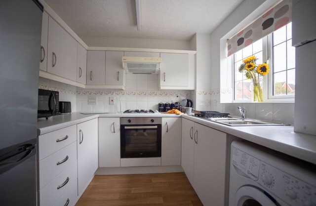 HEREFORD – Woodpecker House: Modern 3-Bed Near Rotherwas, Sleeps 6