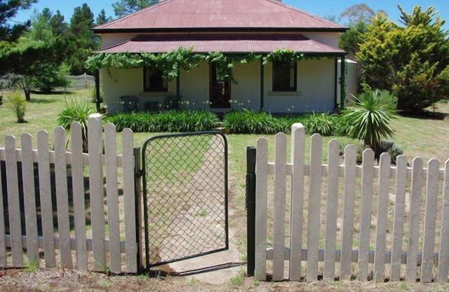 Heritage dream cottage in the mountains. Birdwatcher's paradise.