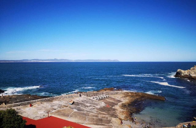 Hermanus Huisie - Charming and Spacious room with on suite bathroom - 80s feel.