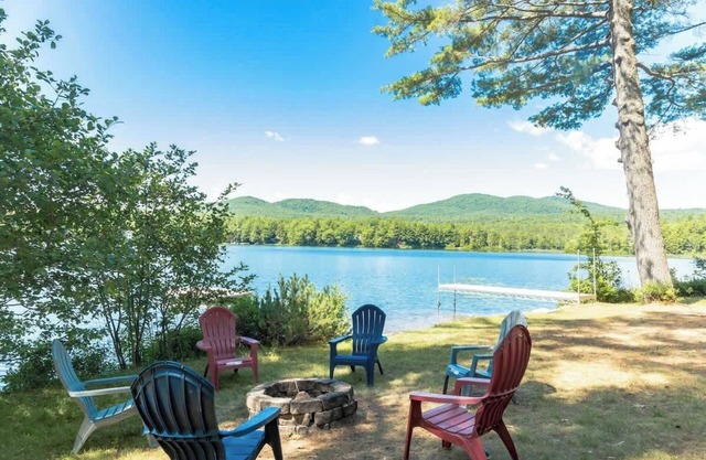 Hermit Lake Escape: Family Fun - Beachfront, BBQ!