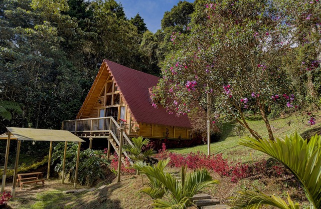 Hermosa Cabaña Tipo Chalet en Santa Elena