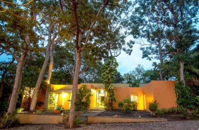 Hermosa casa 3 recámaras rodeada de naturaleza con piscina compartida, WiFi, AC.