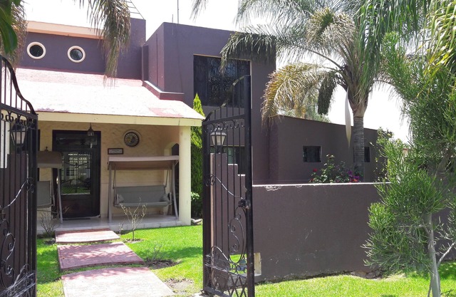 HERMOSA CASA DE CAMPO EN FRACCIONAMIENTO LA NORIA DE TRES REYES AMPLIA