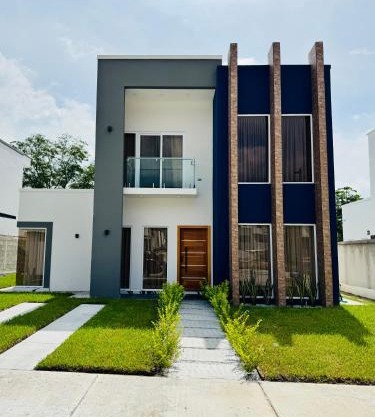 Hermosa casa moderna con piscina