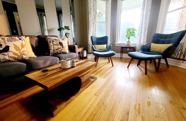 Hermosa House ECO-HOME - Quiet, Peaceful 3BR + Free Parking by Logan Square